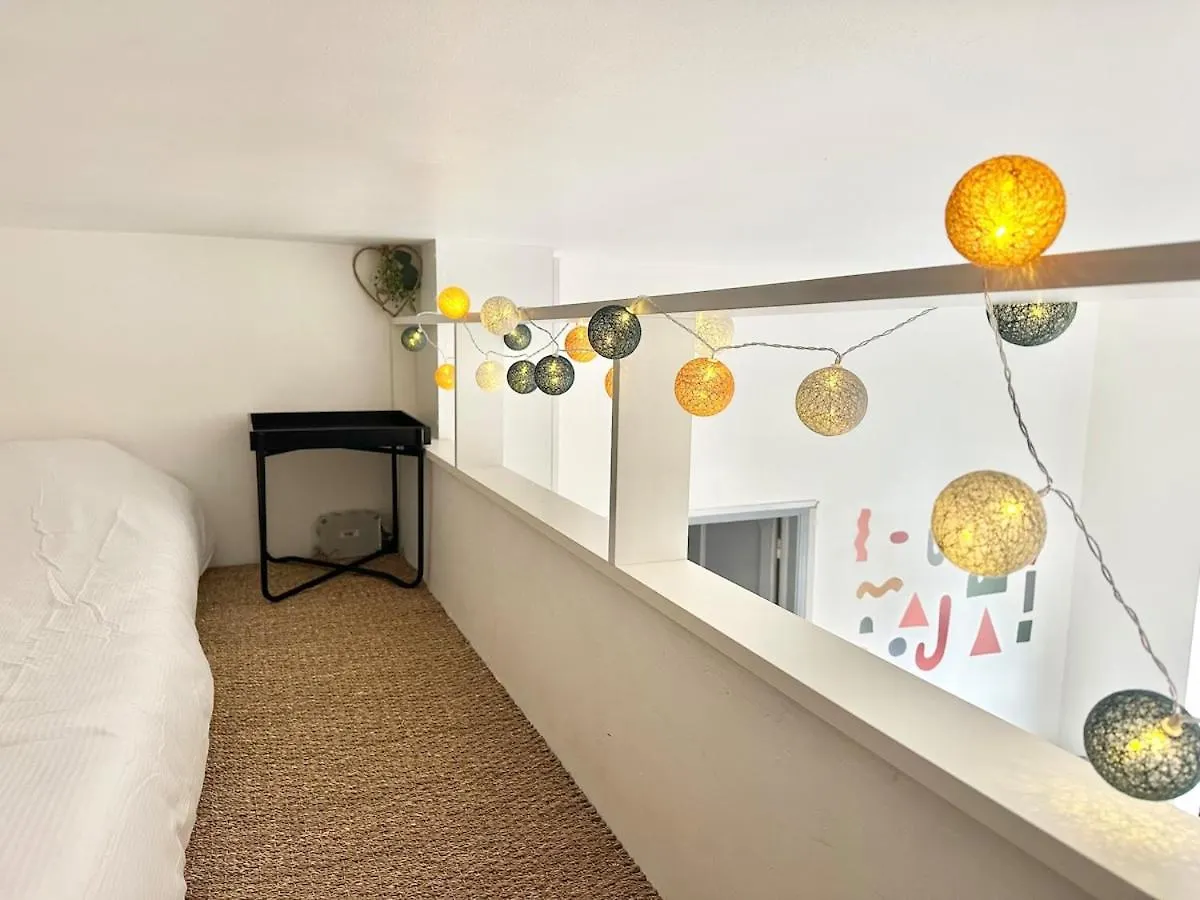 Studio Mezzanine Proche Metro A Villeurbanne Apartment